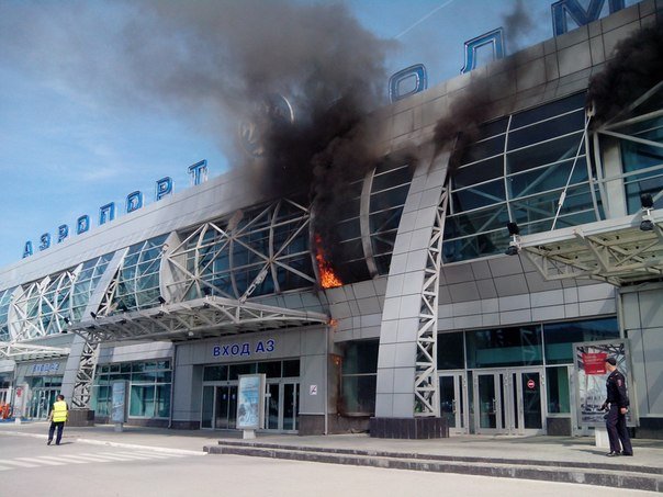 Пожар вспыхнул в аэропорту «Толмачево»